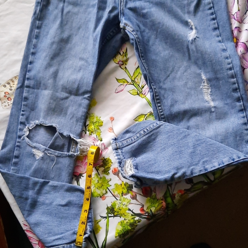 High rise ripped jeans! - Picture 5 of 5